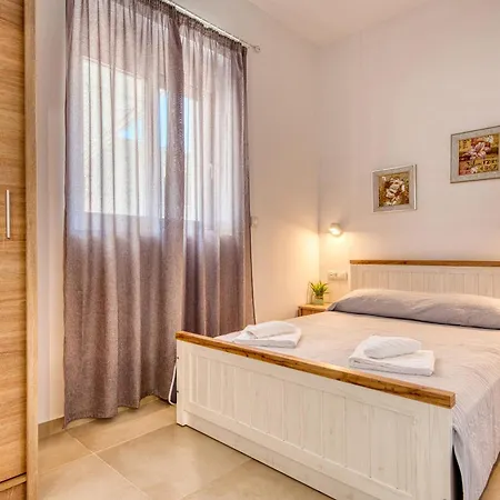 Floras House